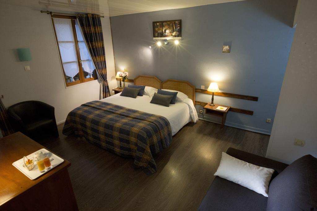 Hotel Auberge La Pomme De Pin Senonches Camera foto