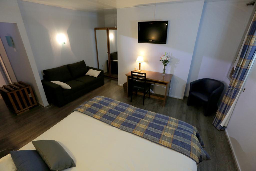 Hotel Auberge La Pomme De Pin Senonches Camera foto