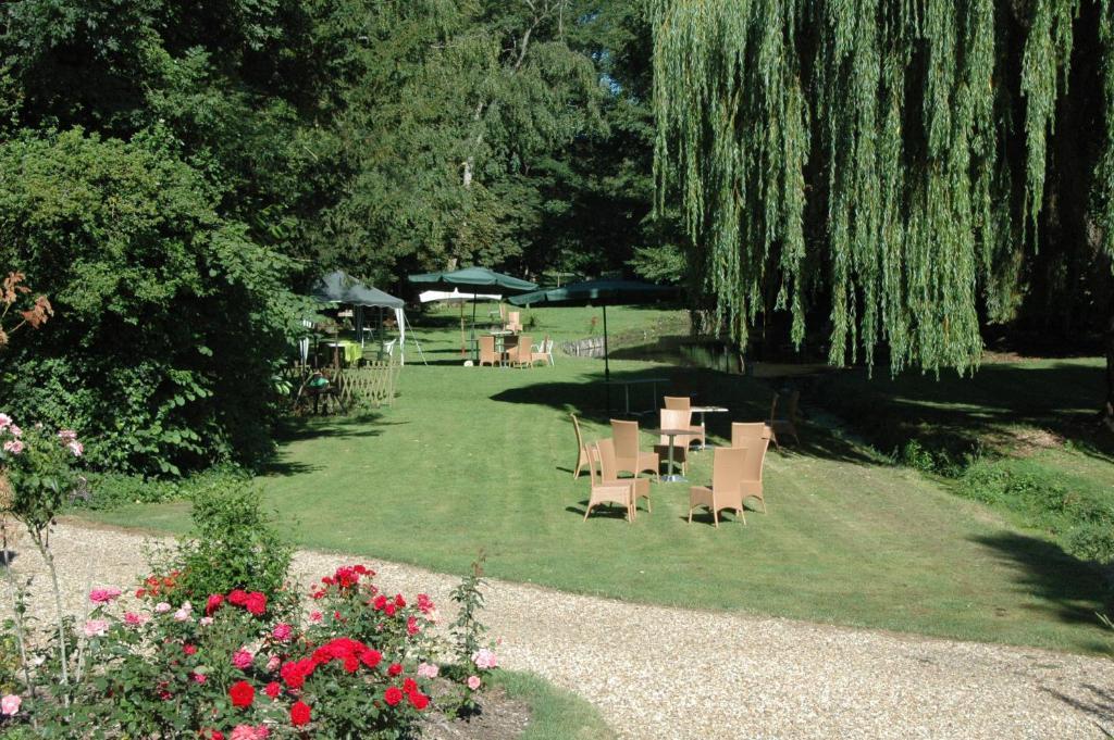 Hotel Auberge La Pomme De Pin Senonches Esterno foto
