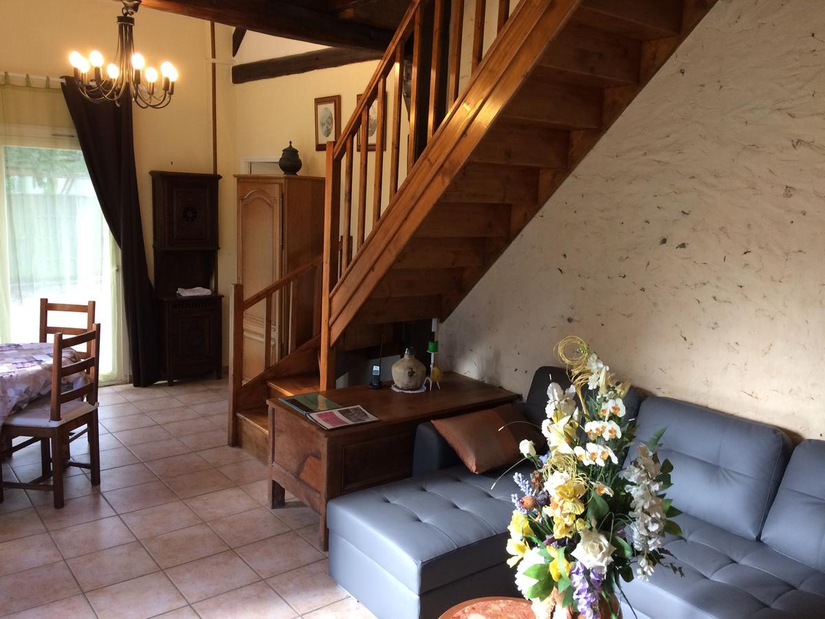 Hotel Auberge La Pomme De Pin Senonches Esterno foto