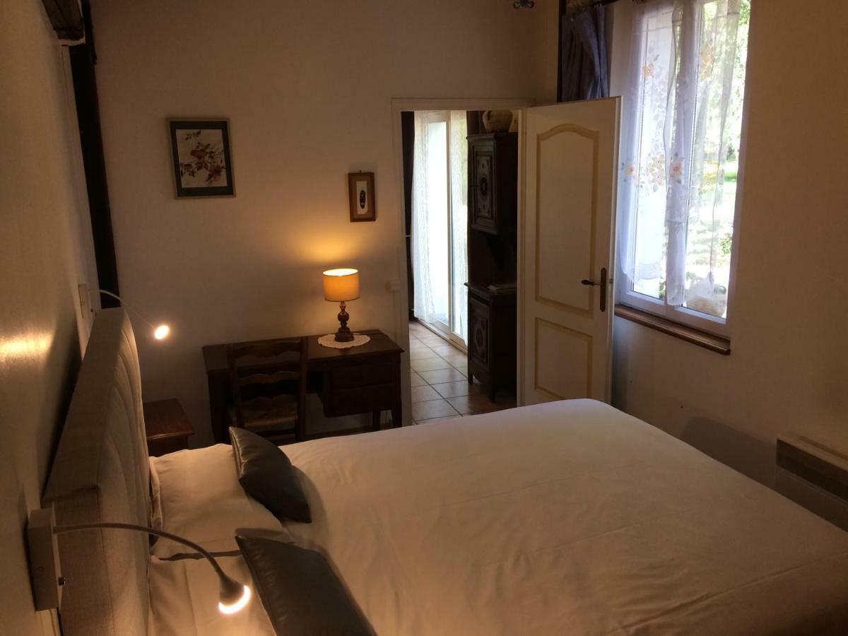 Hotel Auberge La Pomme De Pin Senonches Esterno foto
